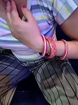 Snapshot of kaveerpooja947 chatting on April 19, 6:10 pm kaveerpooja947 online show from April 19, 6:10 pm