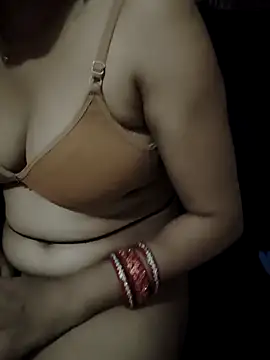 Snapshot of kaveerpooja947 chatting on May 2, 6:02 pm kaveerpooja947 online show from May 2, 6:02 pm
