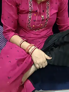 Snapshot of kaveerpooja947 chatting on May 6, 5:18 pm kaveerpooja947 online show from May 6, 5:18 pm