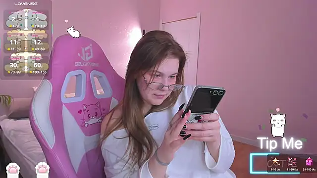 Colleen Blake online show from December 3, 5:00 pm