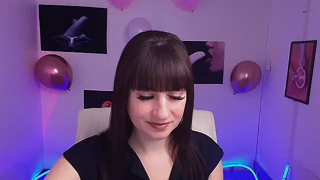 Snapshot of Violla_My chatting on February 13, 6:41 am Violla My online show from February 13, 6:41 am