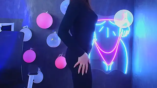 Snapshot of Violla_My chatting on February 16, 6:43 am Violla My online show from February 16, 6:43 am