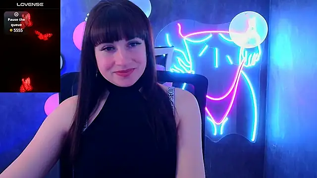 Snapshot of Violla_My chatting on February 19, 6:44 am Violla My online show from February 19, 6:44 am