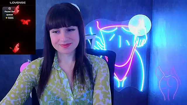 Snapshot of Violla_My chatting on March 5, 6:23 am Violla My online show from March 5, 6:23 am