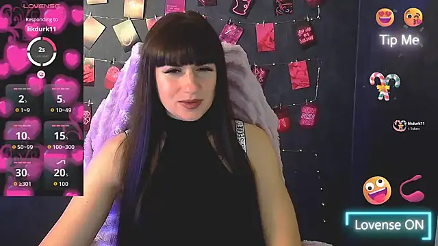 Snapshot of Violla_My chatting on October 19, 6:03 am Violla My online show from October 19, 6:03 am