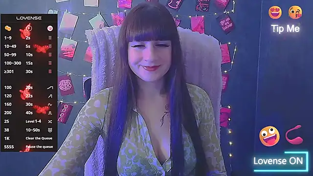 Snapshot of Violla_My chatting on December 5, 6:44 am Violla My online show from December 5, 6:44 am