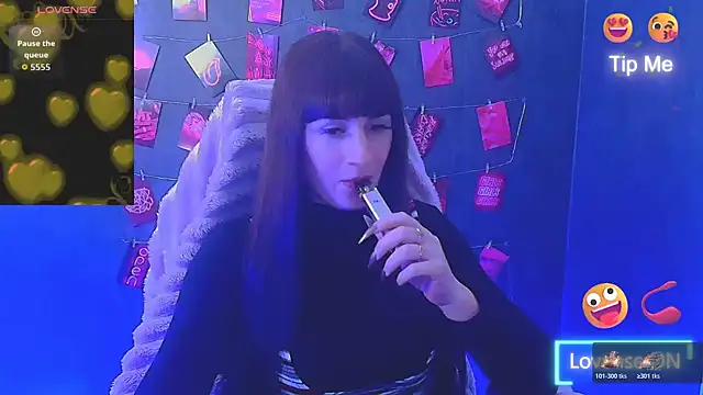 Snapshot of Violla_My chatting on February 22, 6:57 am Violla My online show from February 22, 6:57 am