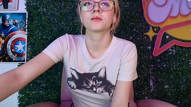 Cloe five online show from December 15, 8:02 pm