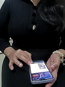 Snapshot of Anamika_Kapoor chatting on January 15, 10:24 pm Anamika Kapoor online show from January 15, 10:24 pm