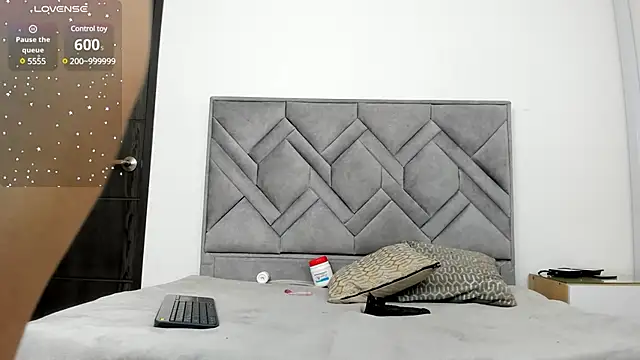 Snapshot of alicee_18 chatting on January 9, 1:35 pm alicee 18 online show from January 9, 1:35 pm