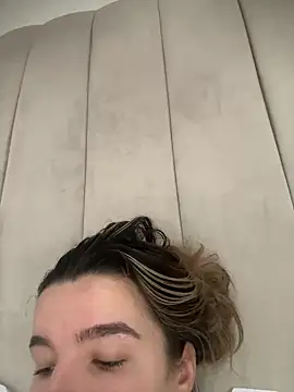 maisiesmithx online show from February 19, 2:35 pm