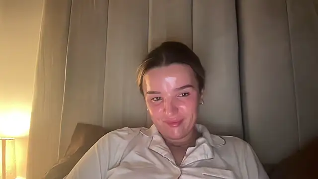 maisiesmithx online show from August 6, 11:17 pm
