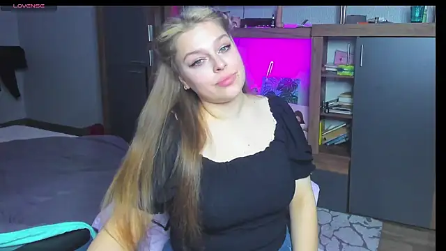 Snapshot of angel_stella chatting on February 9, 8:56 pm angel stella online show from February 9, 8:56 pm