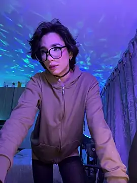 Snapshot of sue___0 chatting on February 4, 4:26 am sue 0 online show from February 4, 4:26 am