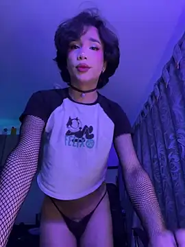 Snapshot of sue___0 chatting on February 12, 2:35 am sue 0 online show from February 12, 2:35 am