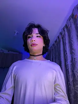 Snapshot of sue___0 chatting on February 13, 5:16 am sue 0 online show from February 13, 5:16 am