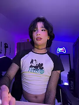 Snapshot of sue___0 chatting on February 22, 3:34 am sue 0 online show from February 22, 3:34 am