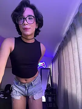 Snapshot of sue___0 chatting on March 8, 10:45 pm sue 0 online show from March 8, 10:45 pm