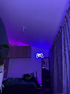 Snapshot of sue___0 chatting on March 18, 12:05 am sue 0 online show from March 18, 12:05 am