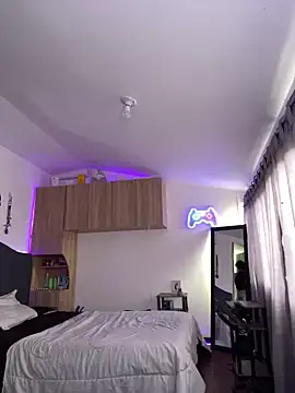 Snapshot of sue___0 chatting on March 22, 6:14 pm sue 0 online show from March 22, 6:14 pm