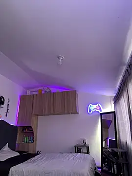 Snapshot of sue___0 chatting on March 22, 9:42 pm sue 0 online show from March 22, 9:42 pm