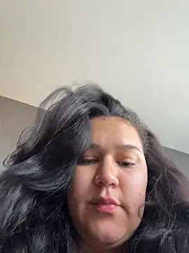 Snapshot of ValenG023 chatting on April 7, 1:33 pm ValenG023 online show from April 7, 1:33 pm