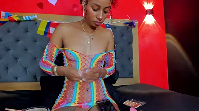 Snapshot of YayaHilton chatting on June 27, 5:56 am YayaHilton online show from June 27, 5:56 am