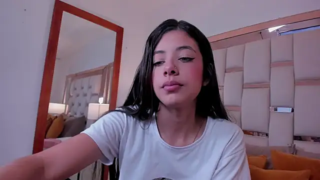 Snapshot of coraltaylor chatting on December 5, 10:56 pm coraltaylor online show from December 5, 10:56 pm