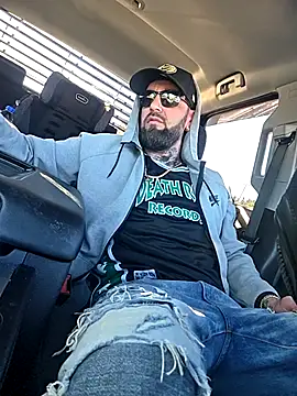 Beardedtattood online show from October 16, 1:45 pm