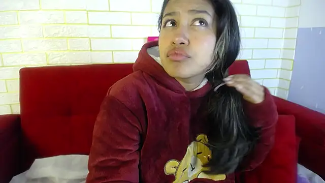 ricura mily online show from December 3, 7:05 am