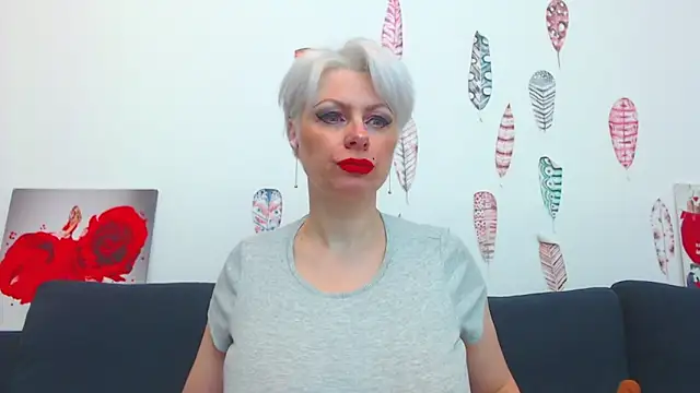 Snapshot of ForeverBarbie_ chatting on November 16, 11:43 pm ForeverBarbie online show from November 16, 11:43 pm