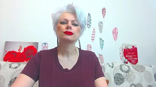 Snapshot of ForeverBarbie_ chatting on January 12, 4:07 am ForeverBarbie online show from January 12, 4:07 am