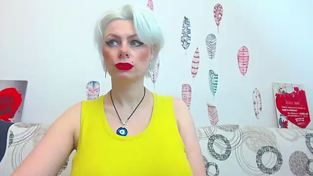 Snapshot of ForeverBarbie_ chatting on February 14, 10:28 pm ForeverBarbie online show from February 14, 10:28 pm