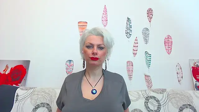 Snapshot of ForeverBarbie_ chatting on February 16, 12:51 am ForeverBarbie online show from February 16, 12:51 am