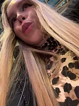 Snapshot of mur_girl chatting on January 8, 1:52 pm mur girl online show from January 8, 1:52 pm