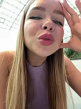 Snapshot of mur_girl chatting on February 28, 8:31 am mur girl online show from February 28, 8:31 am