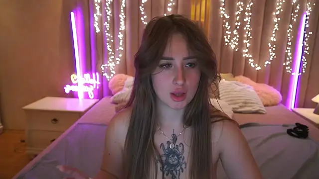 Snapshot of GentleAdellee chatting on December 13, 7:53 pm GentleAdellee online show from December 13, 7:53 pm