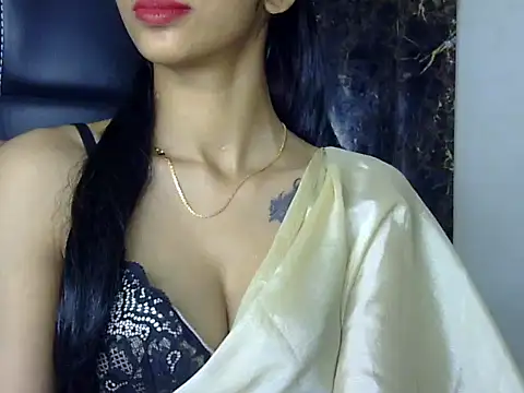 Snapshot of MAAYRA_09 chatting on February 16, 2:54 pm MAAYRA 09 online show from February 16, 2:54 pm