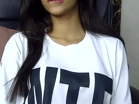 Snapshot of MAAYRA_09 chatting on March 12, 9:24 pm MAAYRA 09 online show from March 12, 9:24 pm