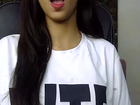 Snapshot of MAAYRA_09 chatting on March 13, 12:27 am MAAYRA 09 online show from March 13, 12:27 am