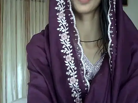 Snapshot of MAAYRA_09 chatting on September 27, 10:42 am MAAYRA 09 online show from September 27, 10:42 am