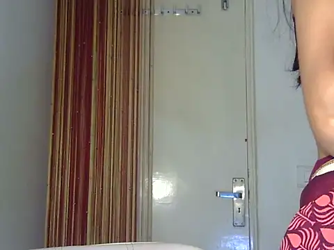 Snapshot of MAAYRA_09 chatting on November 9, 11:41 am MAAYRA 09 online show from November 9, 11:41 am