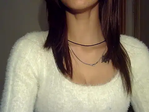 Snapshot of MAAYRA_09 chatting on December 5, 1:47 am MAAYRA 09 online show from December 5, 1:47 am