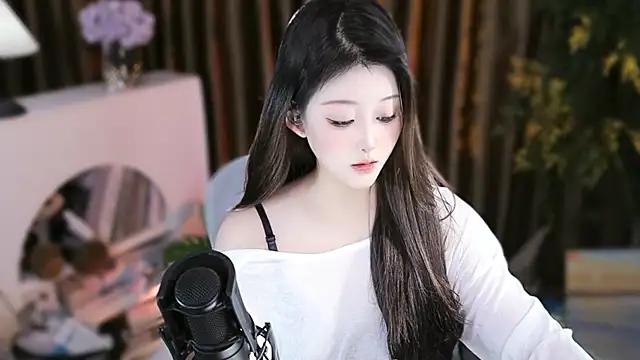 Snapshot of Arwyn-rr chatting on November 13, 11:31 am Arwyn-rr online show from November 13, 11:31 am