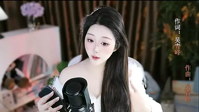 Snapshot of Arwyn-rr chatting on November 19, 1:33 pm Arwyn-rr online show from November 19, 1:33 pm