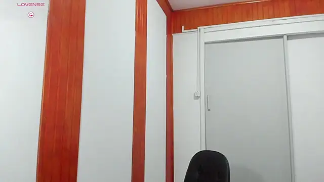 Snapshot of HeyTati chatting on February 26, 11:48 pm HeyTati online show from February 26, 11:48 pm