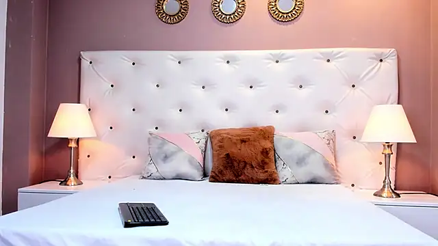 Violet Grace online show from March 8, 1:25 pm