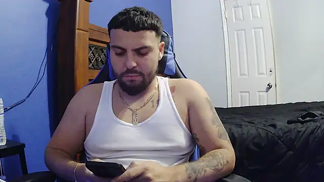 Snapshot of MasterKvn chatting on February 4, 8:02 am MasterKvn online show from February 4, 8:02 am