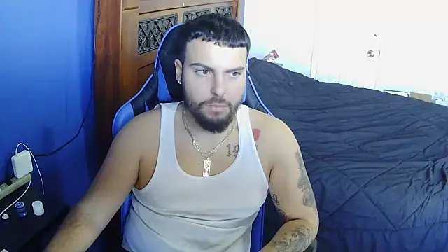 Snapshot of MasterKvn chatting on February 10, 9:47 pm MasterKvn online show from February 10, 9:47 pm