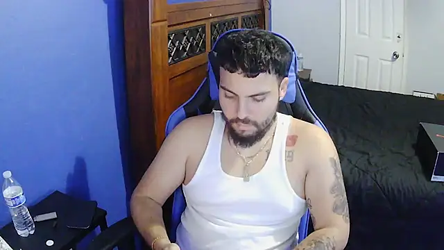 Snapshot of MasterKvn chatting on February 22, 5:23 am MasterKvn online show from February 22, 5:23 am